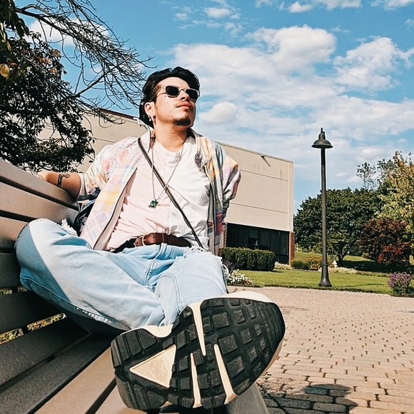 Meet your Posher, Hugo - Picture 1 of 2